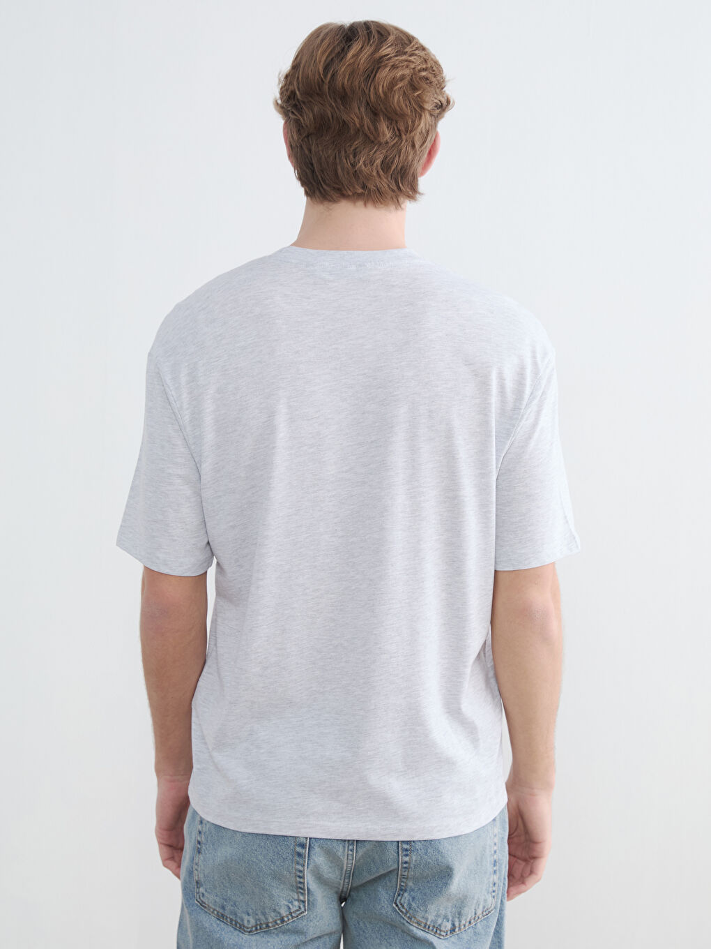 Beyaz Bisiklet Yaka Nakışlı Erkek Penye Tişört-3