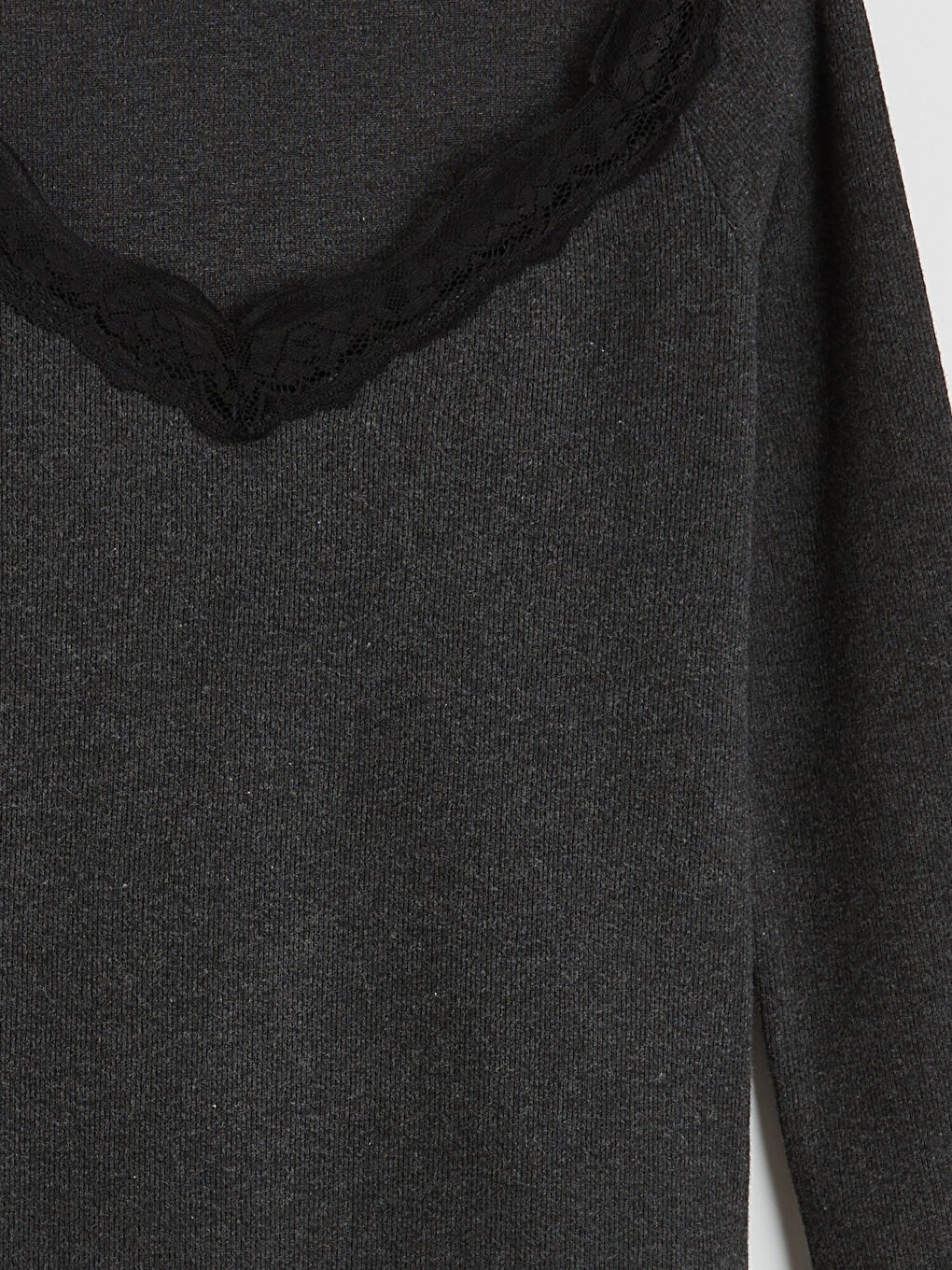 Antrasit V Yaka Dantel Detaylı Bluz-2