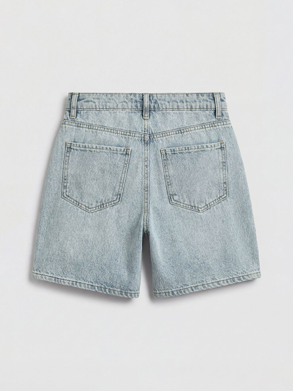 Mavi Yırtık Detaylı Kadın Jean Şort-5