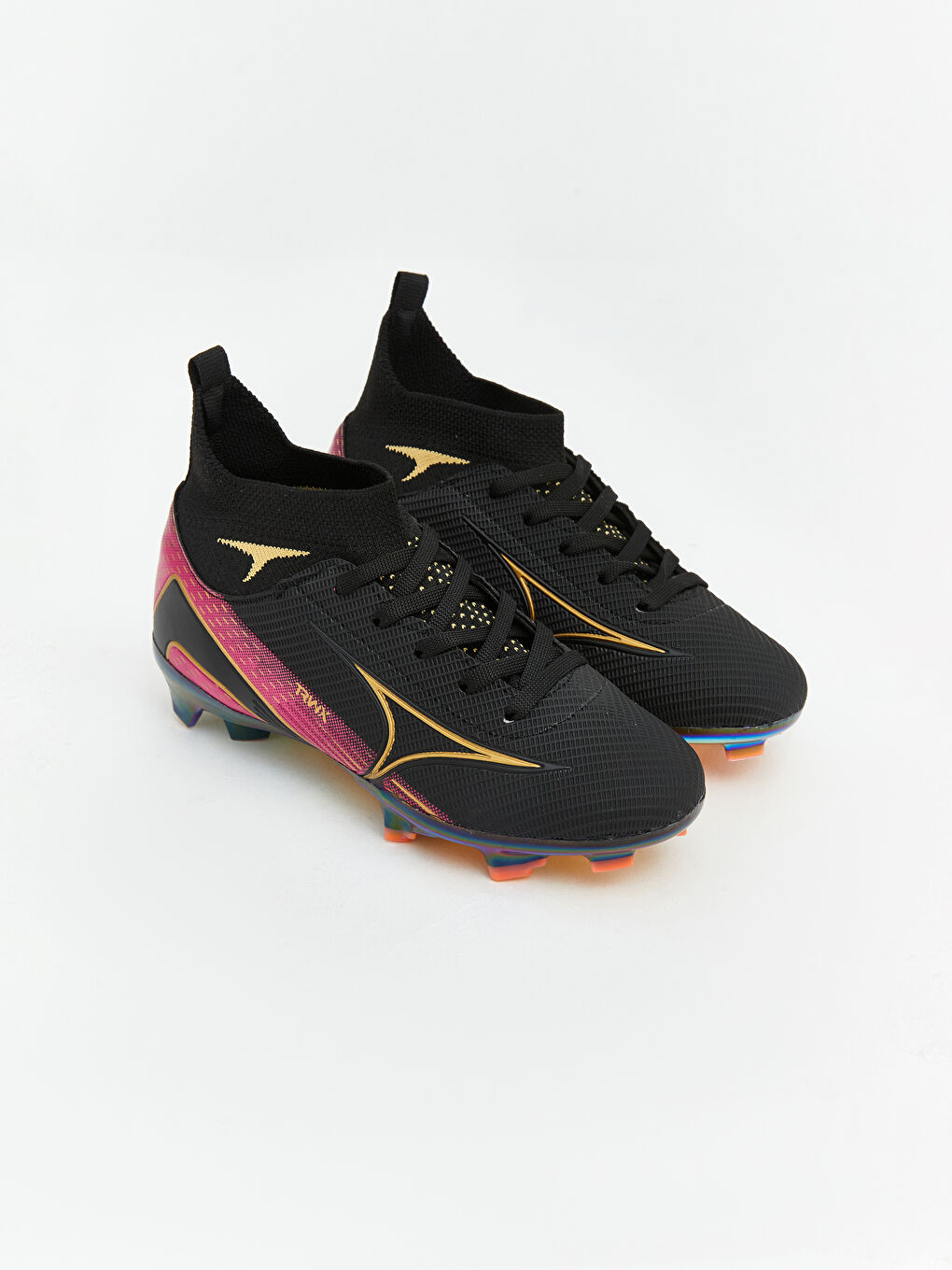 Siyah Çoraplı Erkek Çocuk Krampon