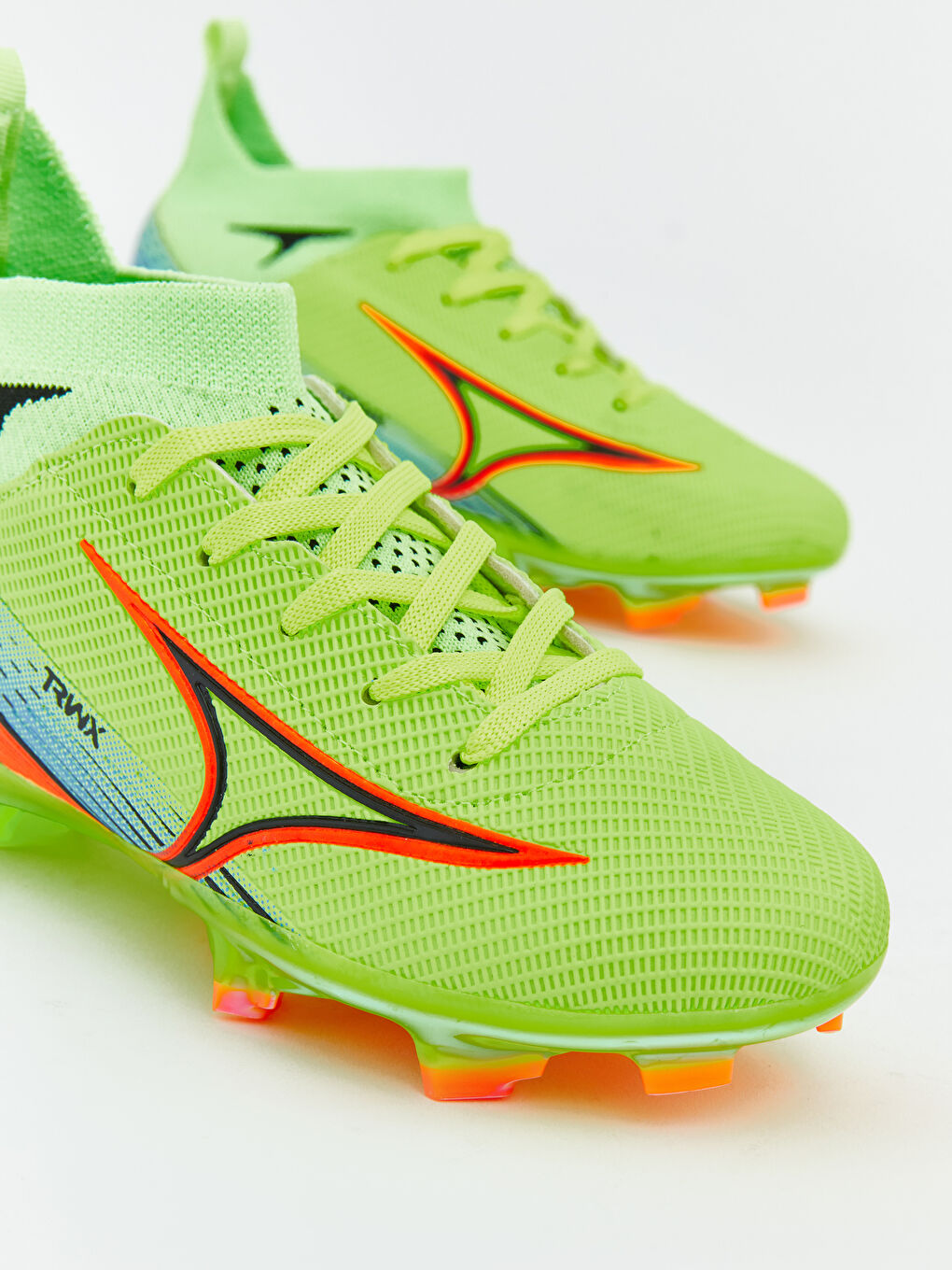 Yeşil Çoraplı Erkek Çocuk Krampon-2