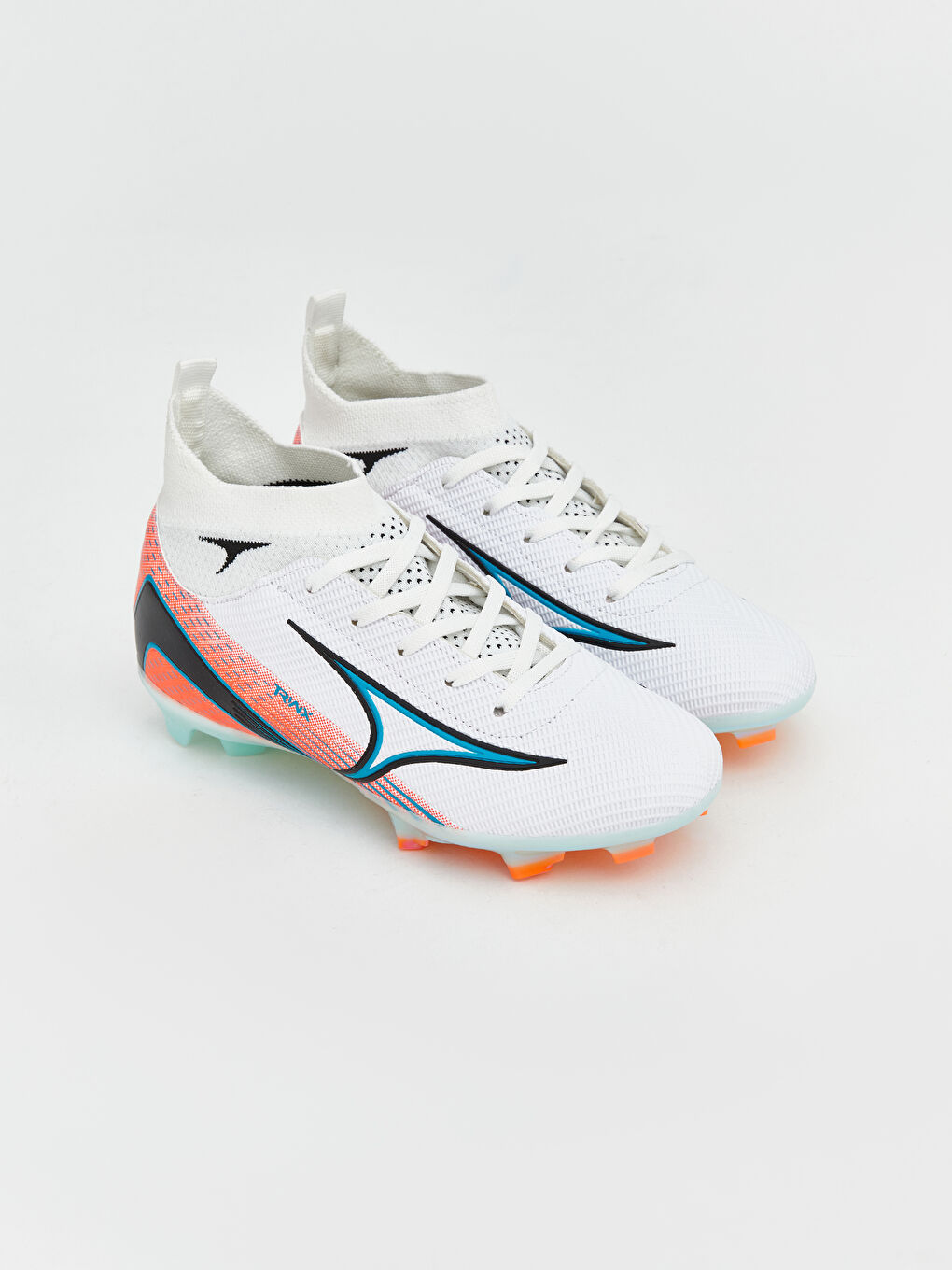 Beyaz Çoraplı Erkek Çocuk Krampon