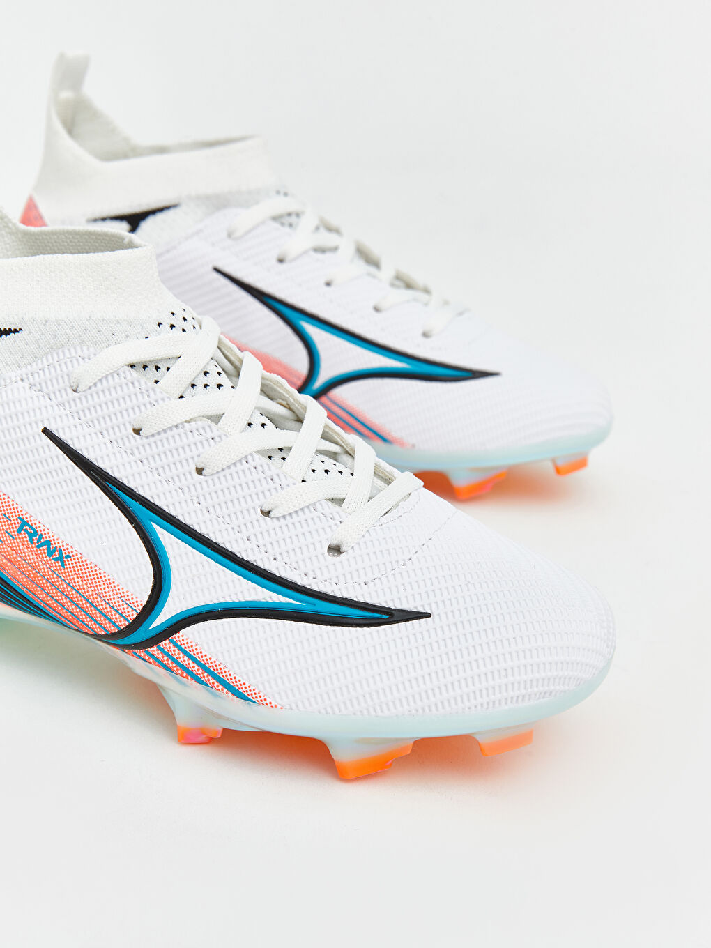 Beyaz Çoraplı Erkek Çocuk Krampon-1