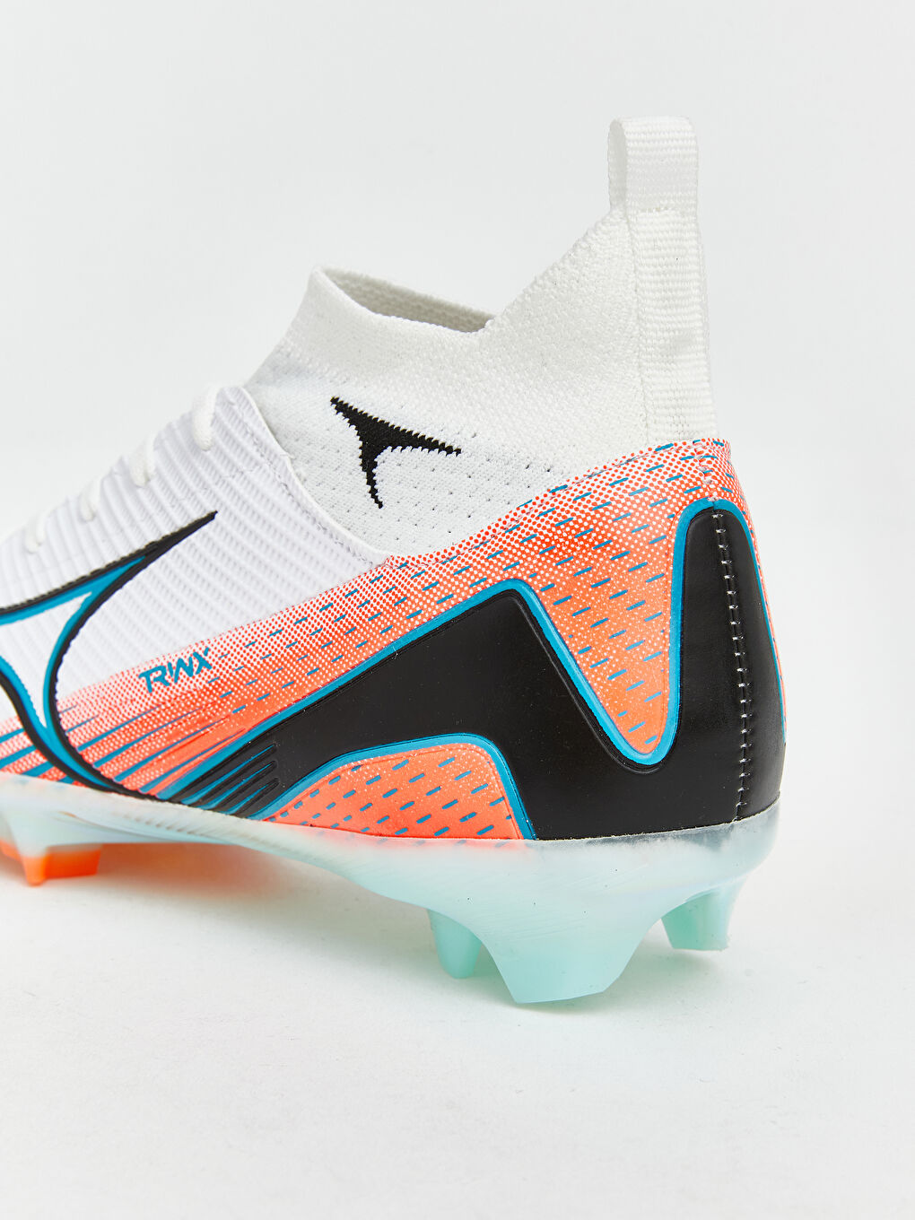 Beyaz Çoraplı Erkek Çocuk Krampon-3