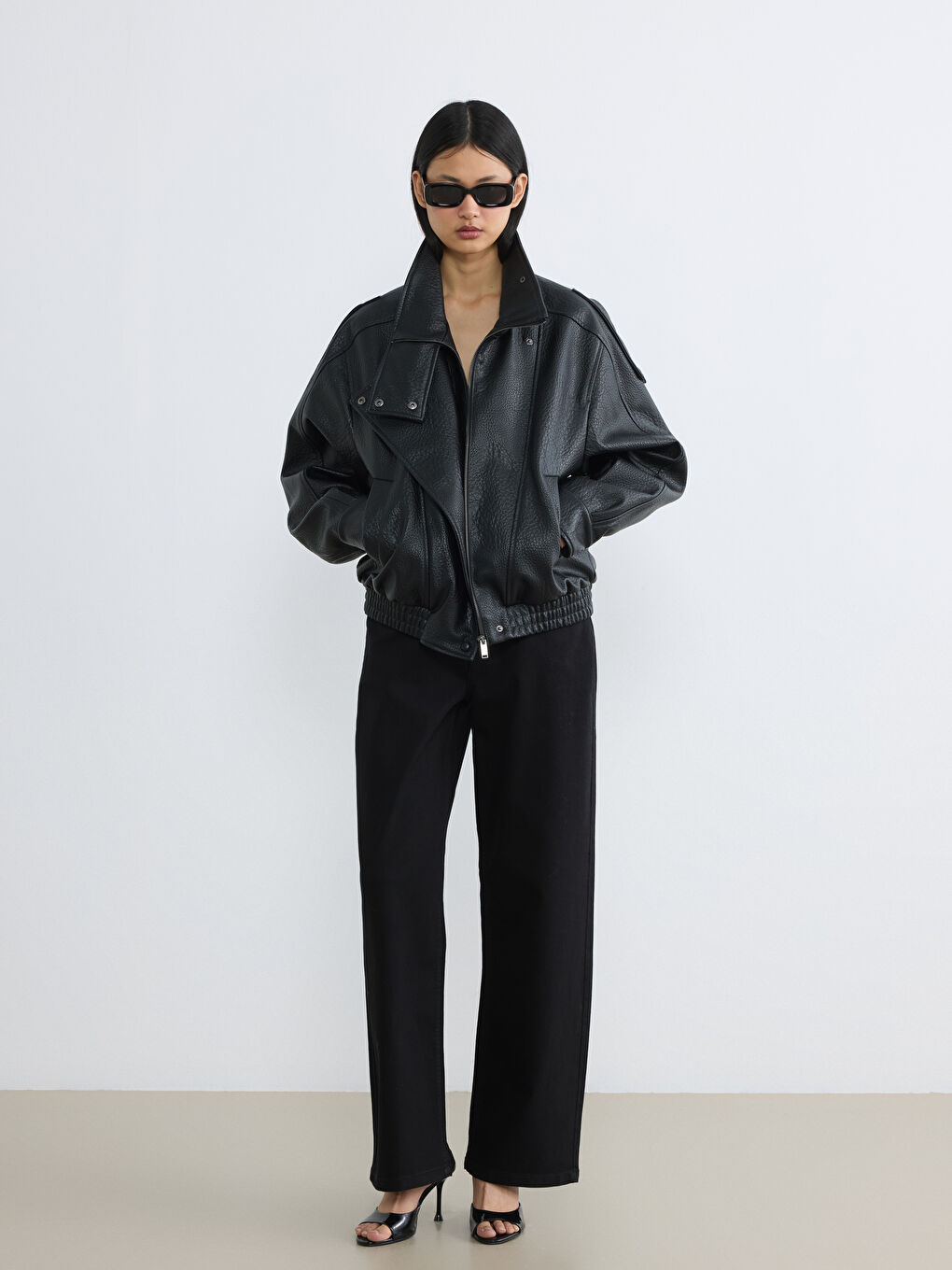 Siyah Dik Yaka Oversize Kadın Deri Görünümlü Ceket-1