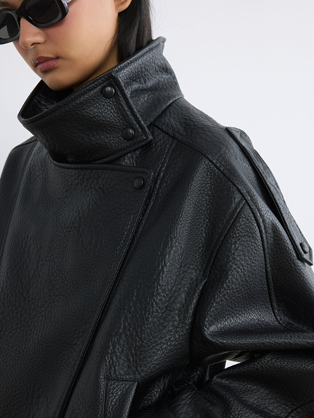 Siyah Dik Yaka Oversize Kadın Deri Görünümlü Ceket-2