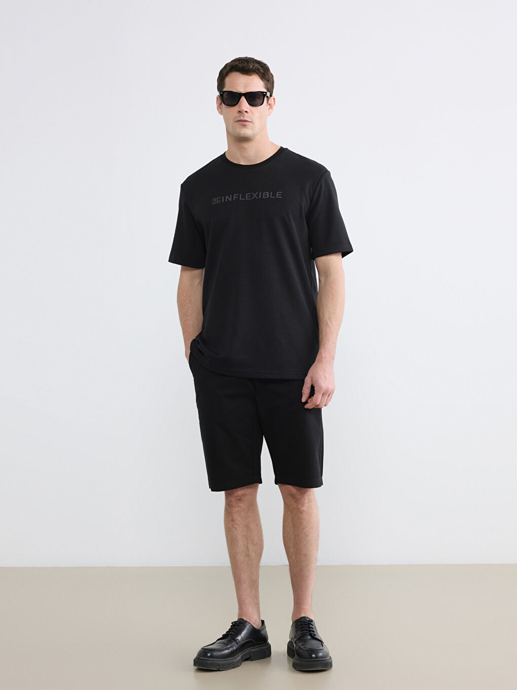 Siyah Bisiklet Yaka Baskılı Penye Erkek Tişört-1