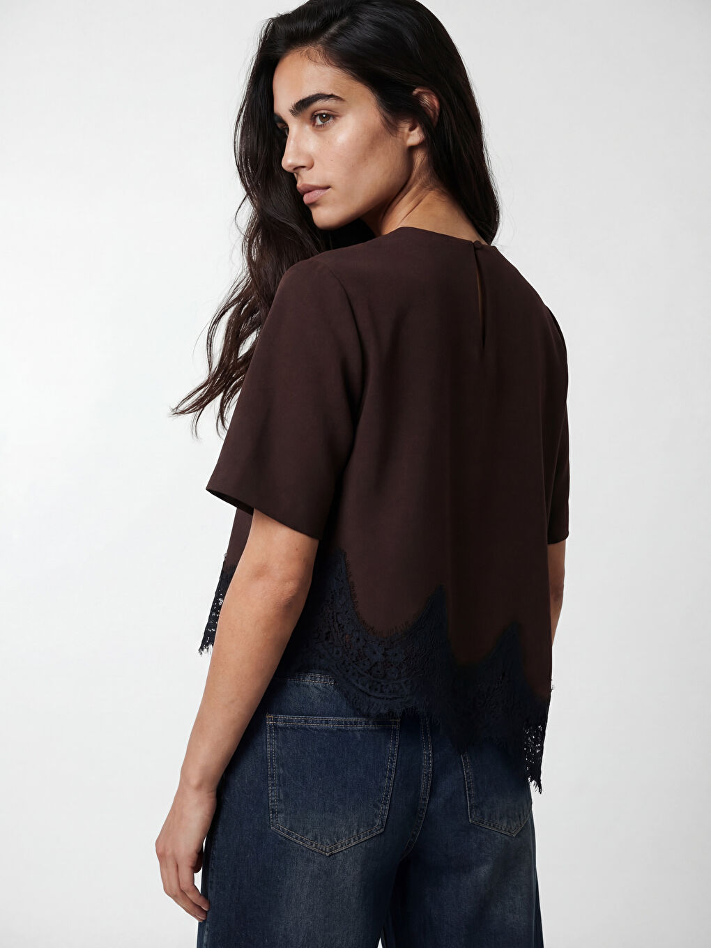 Kahverengi Bisiklet Yaka Asimetrik Kesim Dantel Detaylı Bluz-3