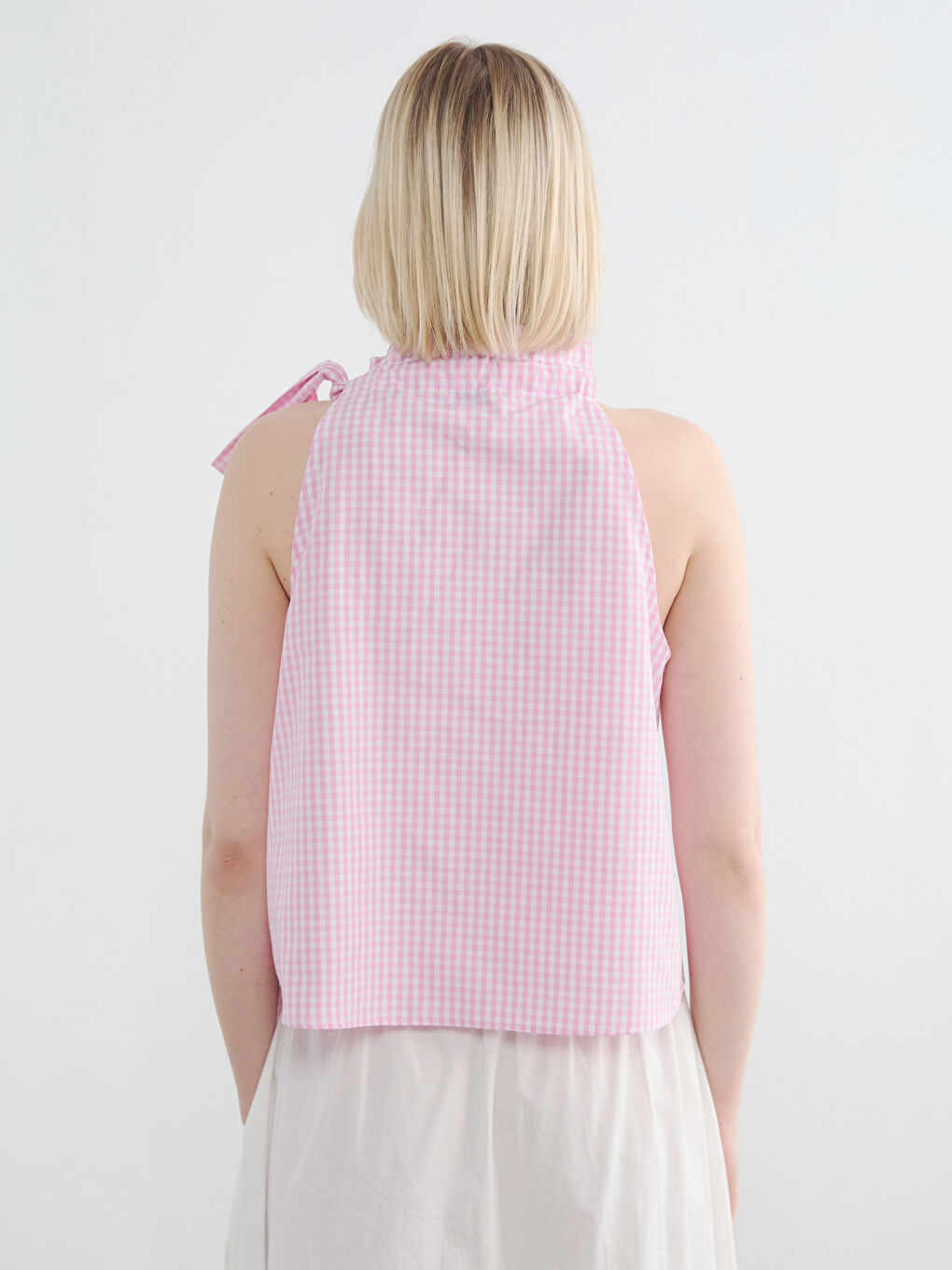 Pembe Halter Yaka Ekose Fiyonk Detaylı Bluz-3