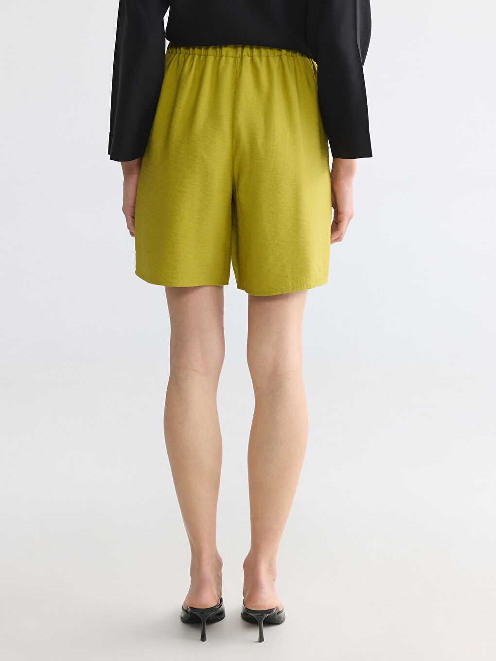 Elastic Waist Women's Pleated Shorts-3