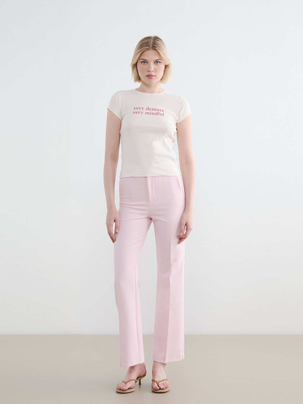 تیشێرتی ژنانه‌ چاپکراو به‌ قۆڵی كرو-1