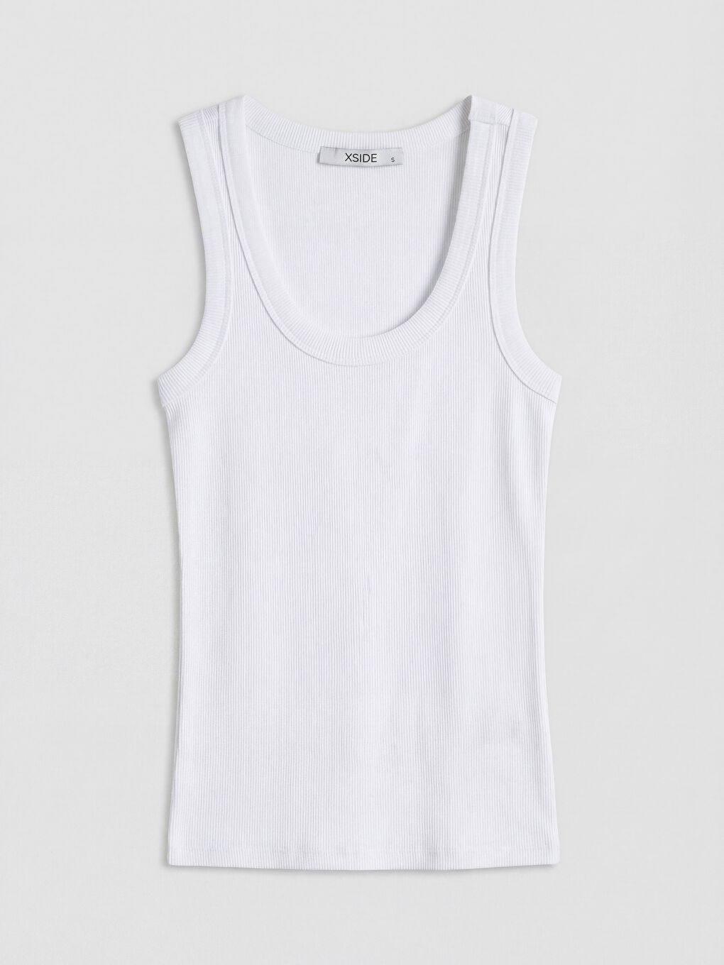 Beyaz U Yaka Kadın Atlet