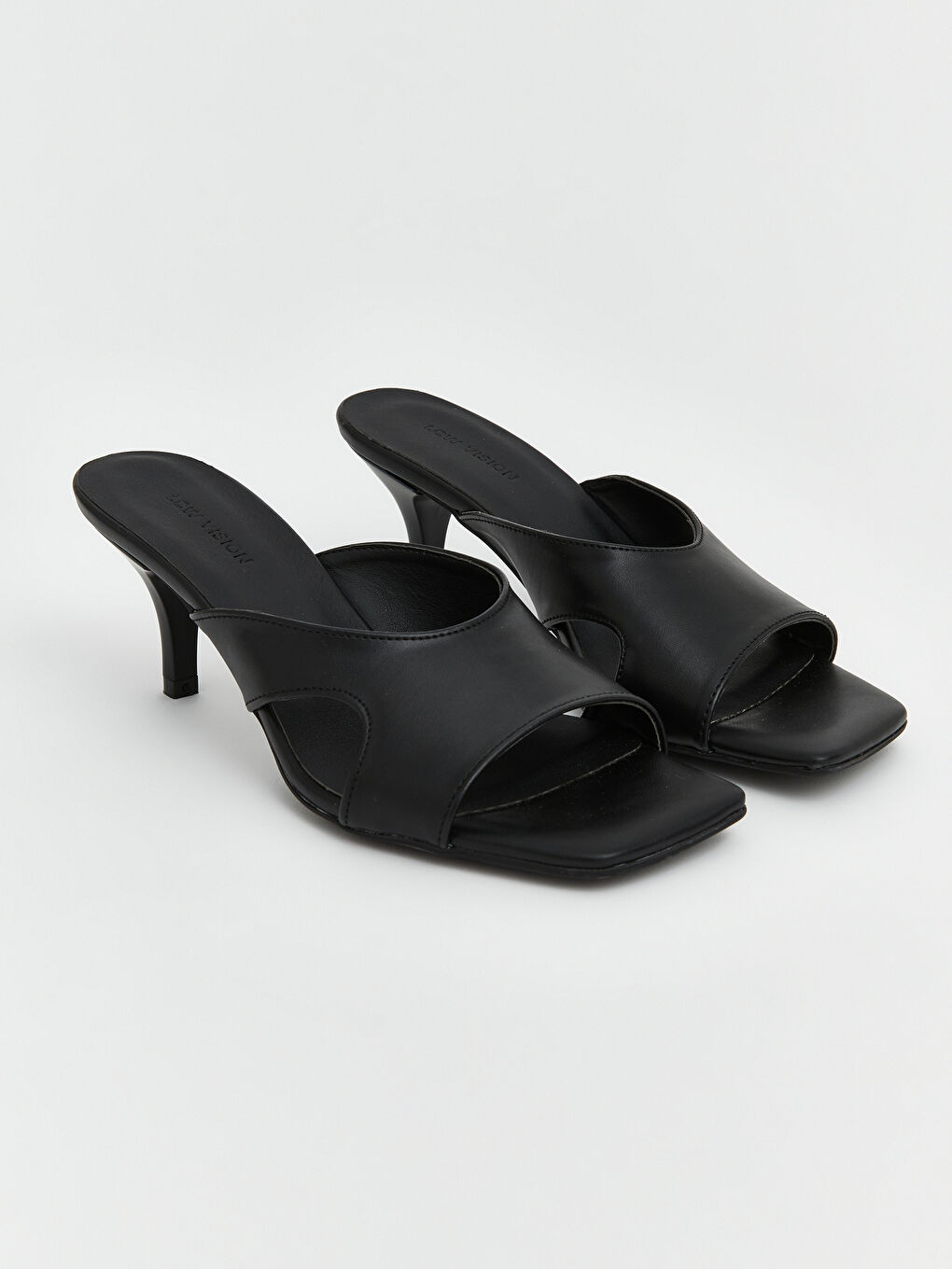 Siyah Küt Burun Kadın Topuklu Sandalet