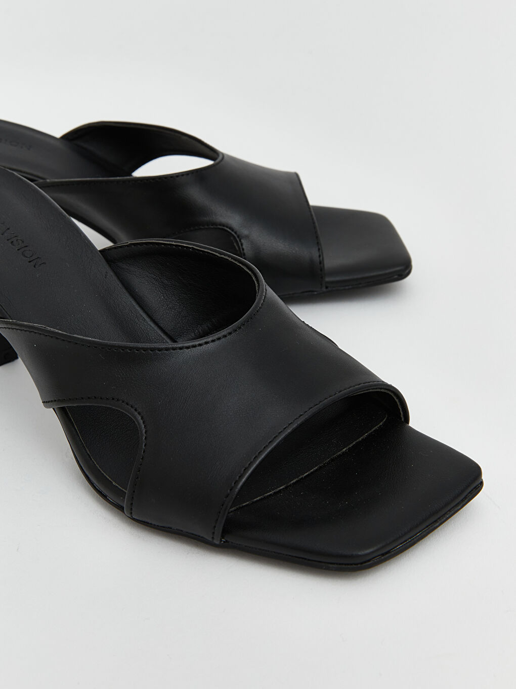 Siyah Küt Burun Kadın Topuklu Sandalet-2