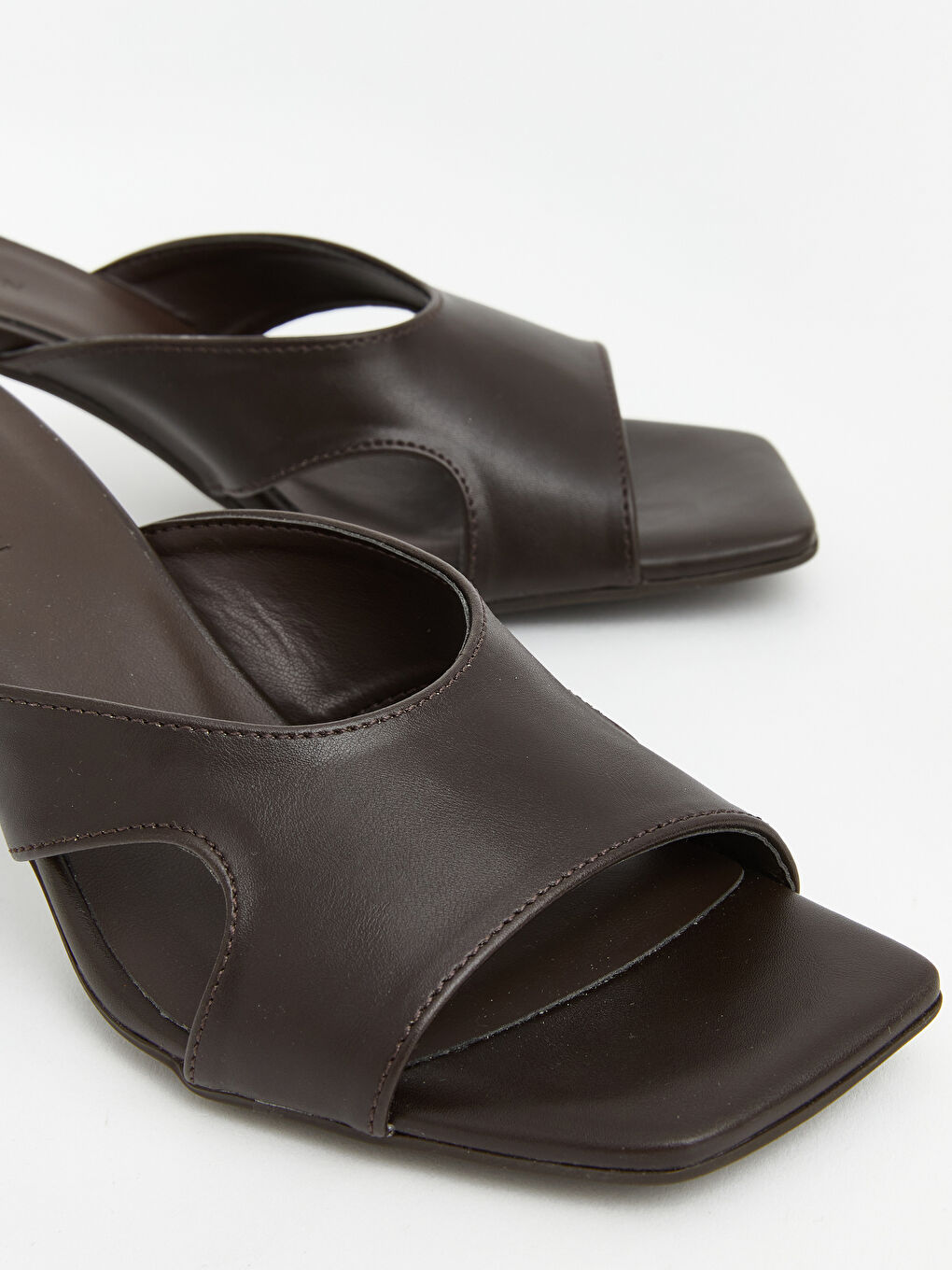 Kahverengi Küt Burun Kadın Topuklu Sandalet-2