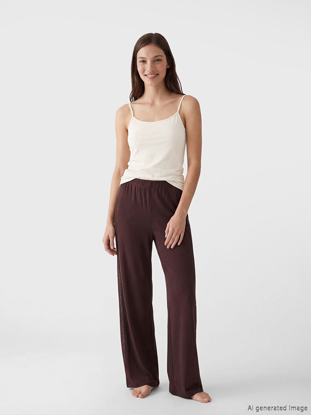 فيست نسائي بياقة على شكل حرف U وبِحَمّالات-1