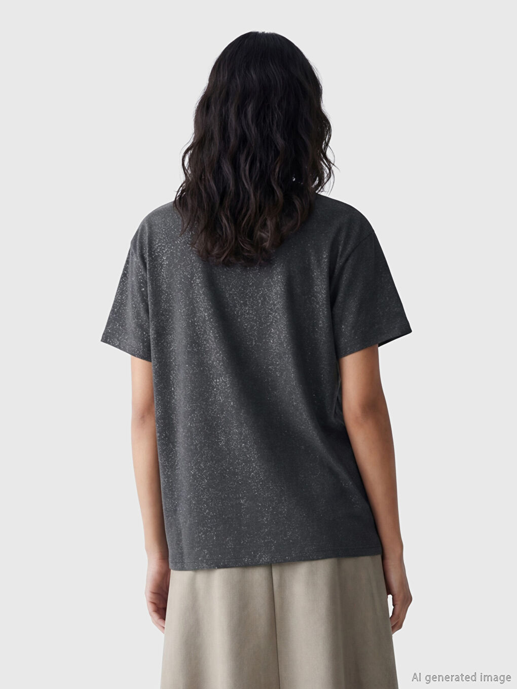 Antrasit Bisiklet Yaka Simli Kadın Tişört	
-2