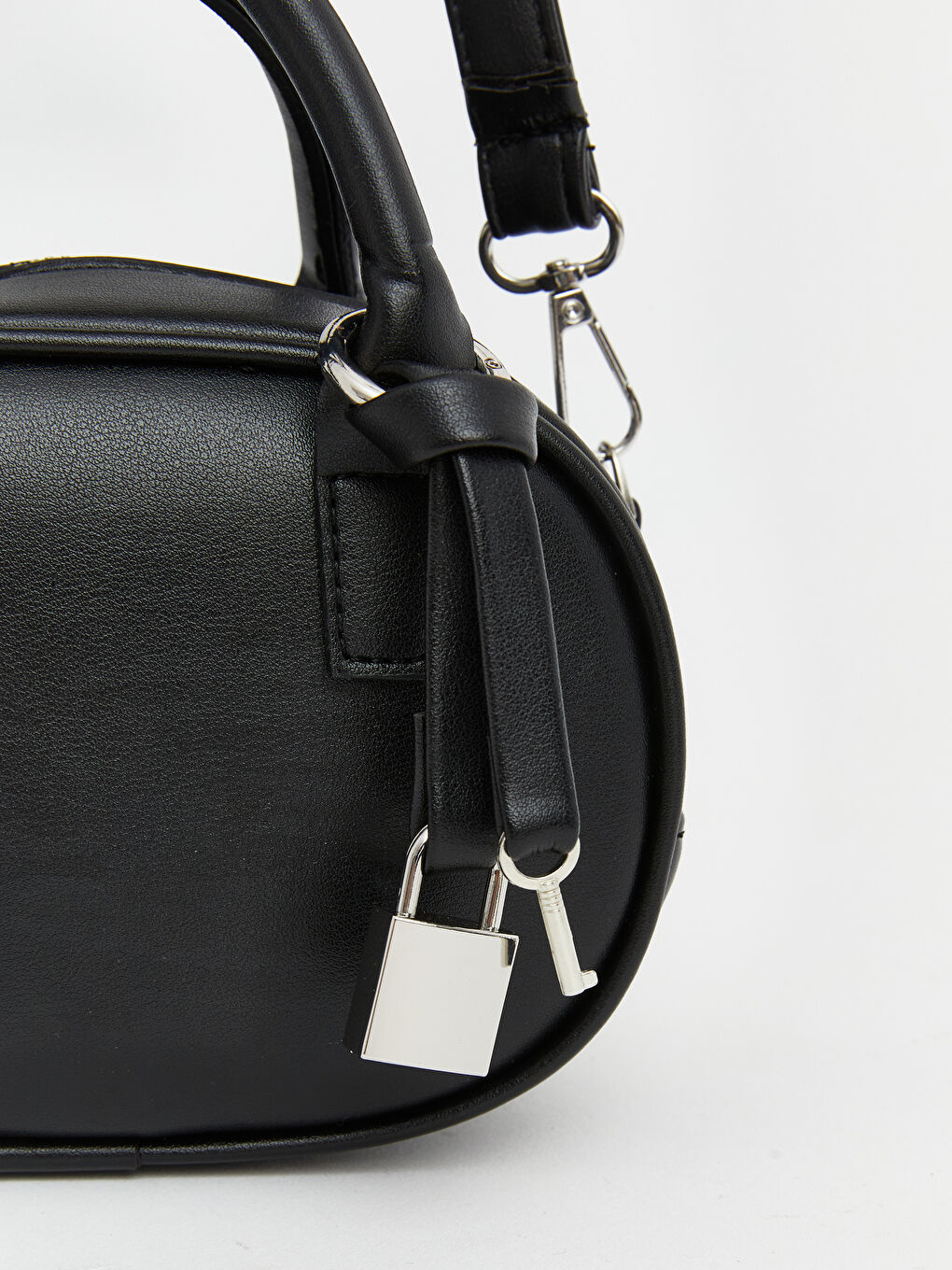 Siyah Deri Görünümlü Kadın Omuz Çantası-2