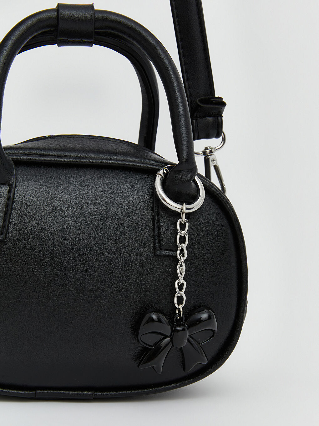 Siyah Fiyonk Detaylı Deri Görünümlü Kadın Omuz Çantası-2