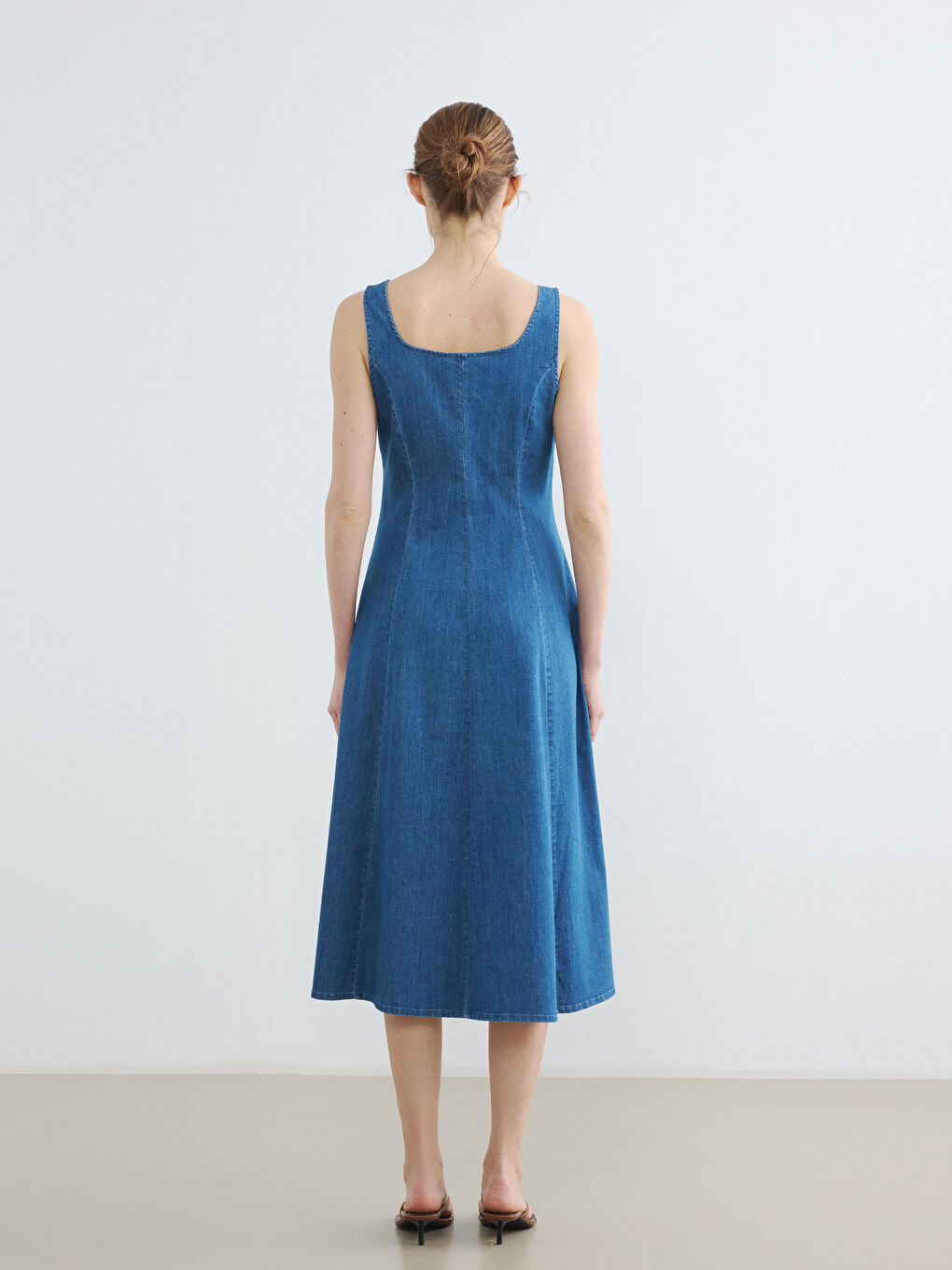 Ausgestelltes Denim-Kleid mit quadratischem Ausschnitt-3