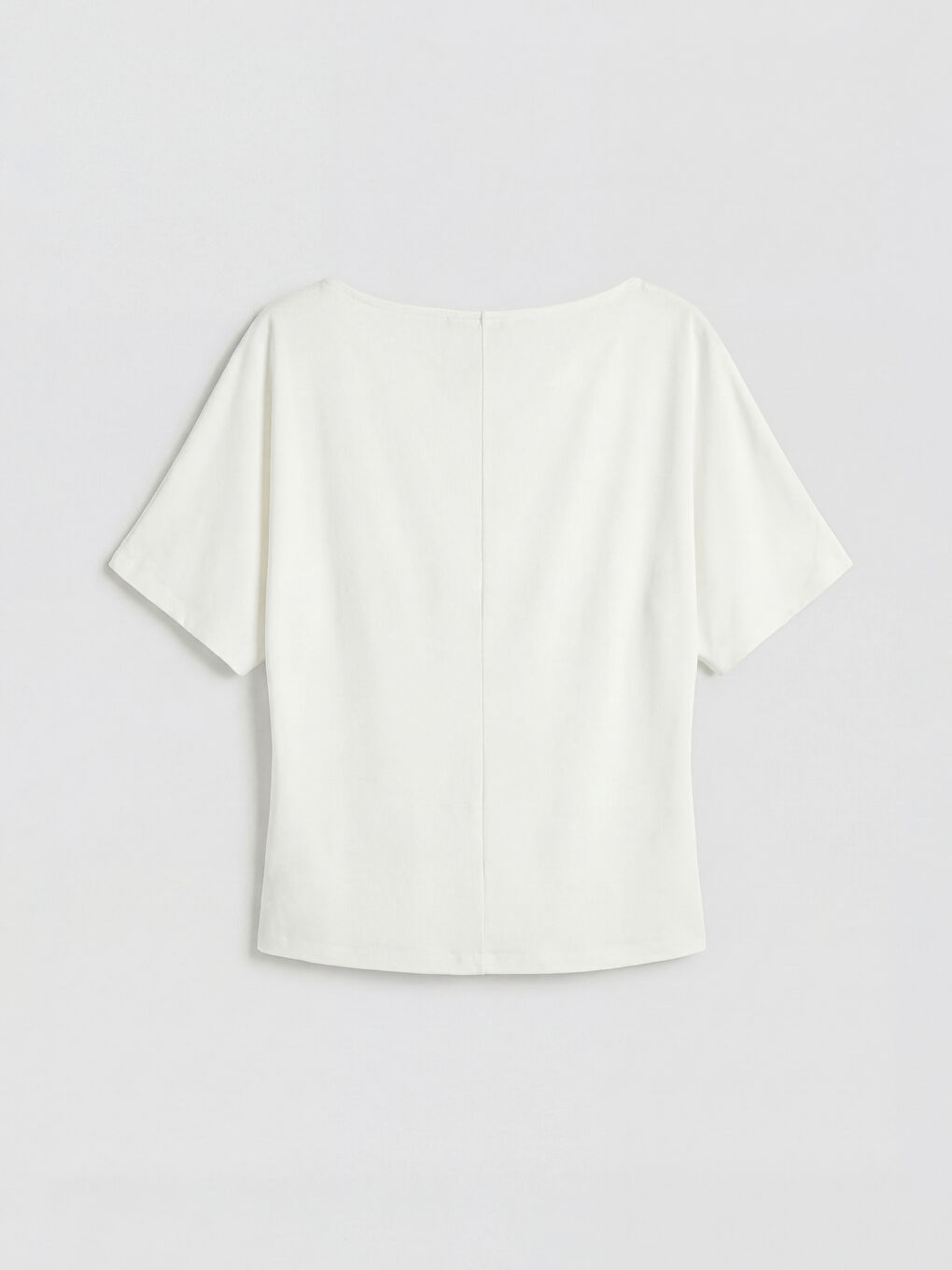 Beyaz Dökümlü Yaka Bluz-5
