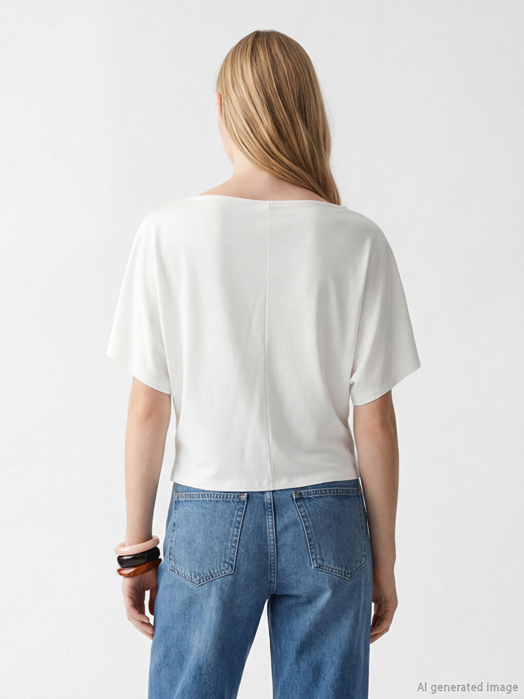 Beyaz Dökümlü Yaka Bluz-3