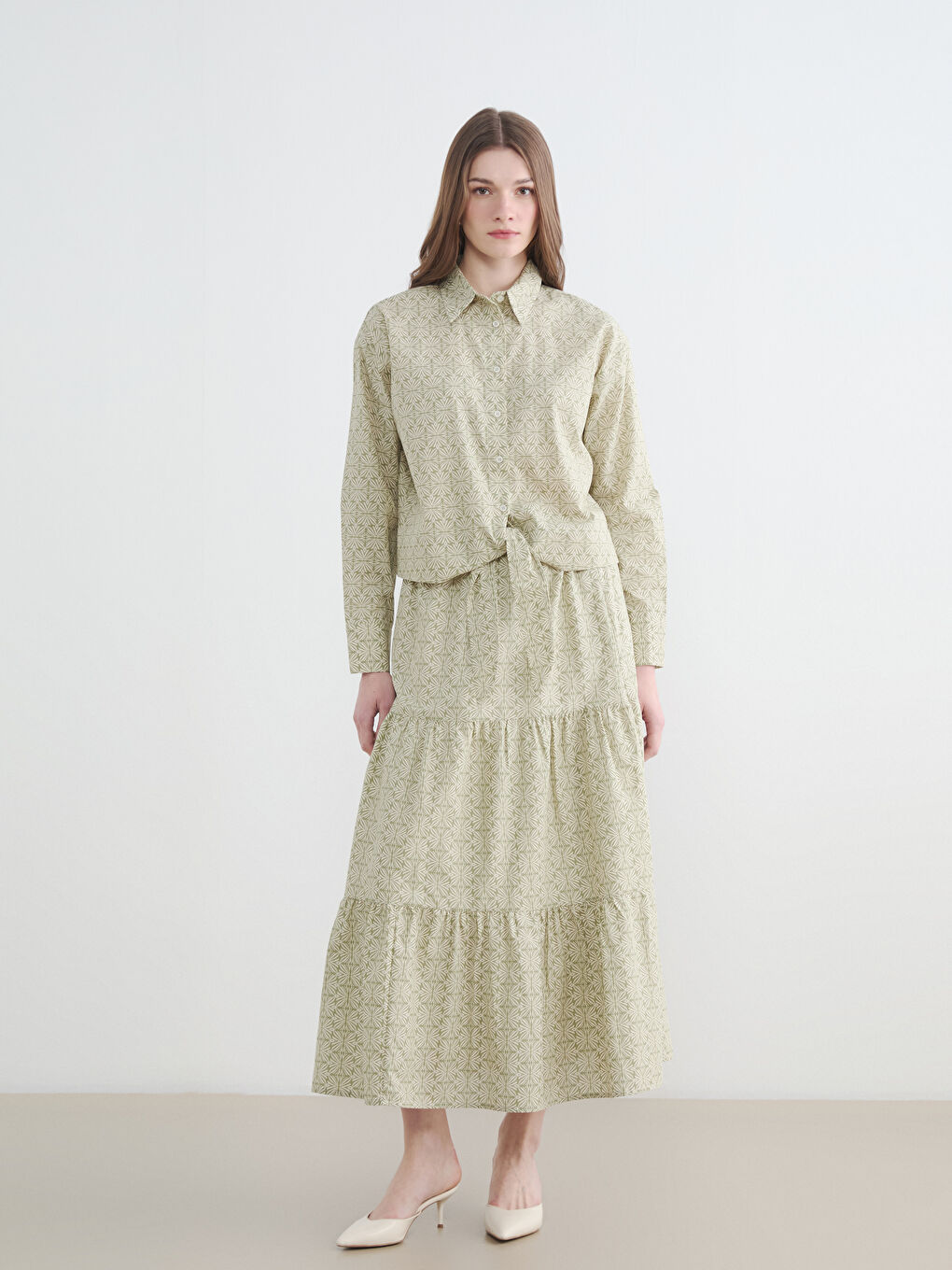 Yeşil Bağlama Detaylı Desenli Kadın Gömlek-1