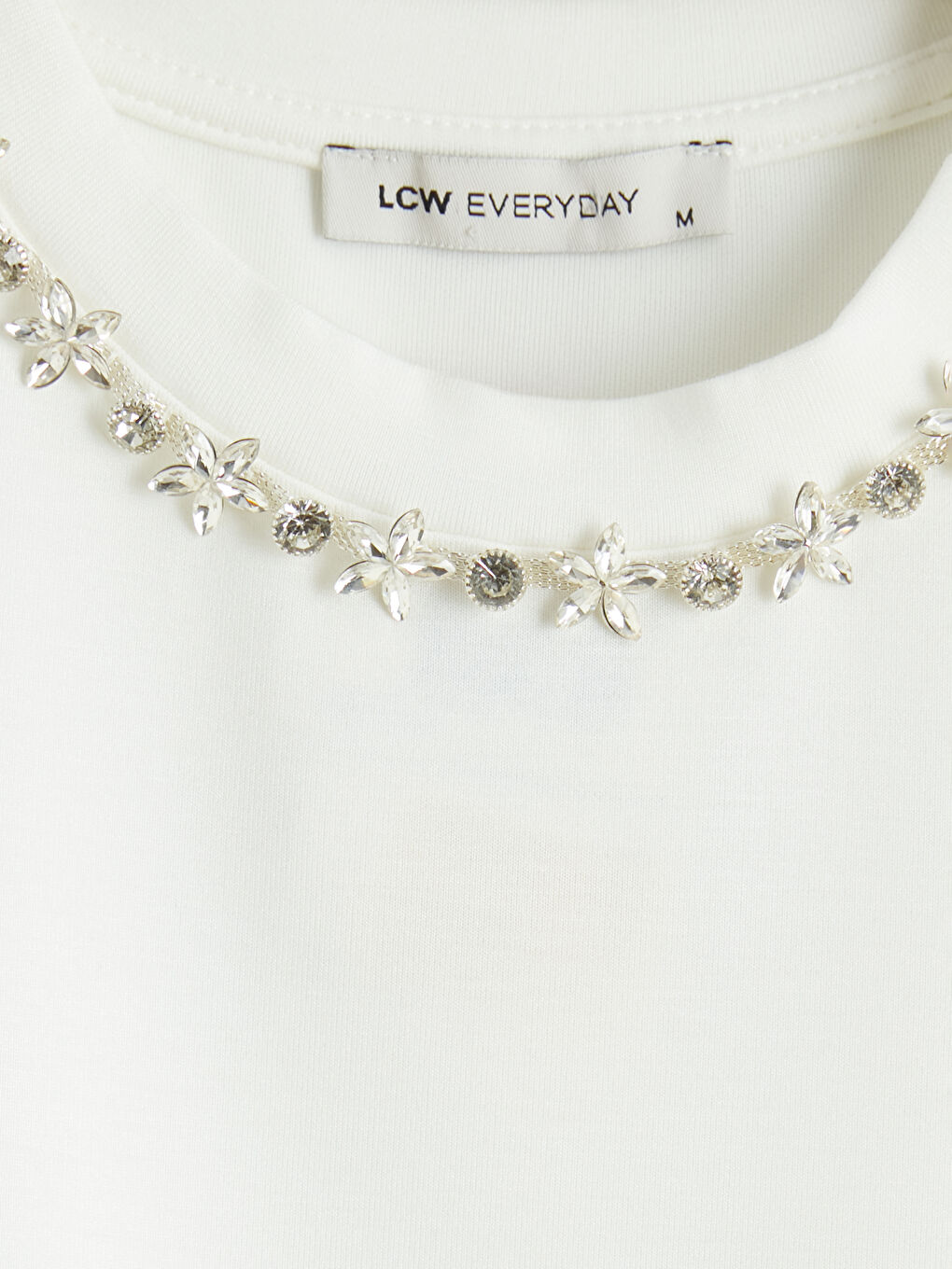 Beyaz Bisiklet Yaka Taşlı Kadın Tişört-6