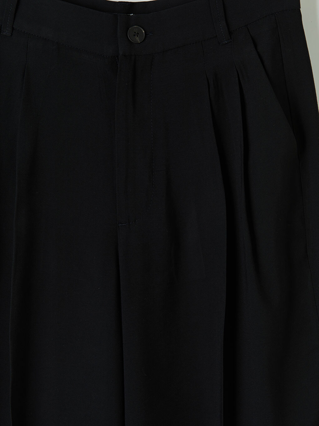 Siyah Loose Fit Kadın Pileli Kumaş Pantolon-2