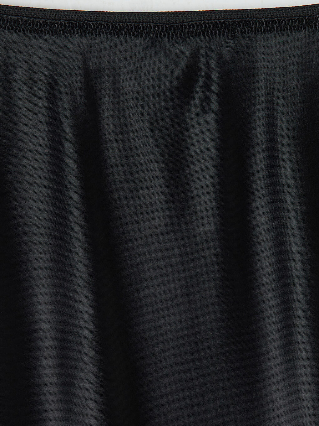 Siyah Beli Lastikli Dantel Detaylı Saten Etek-6