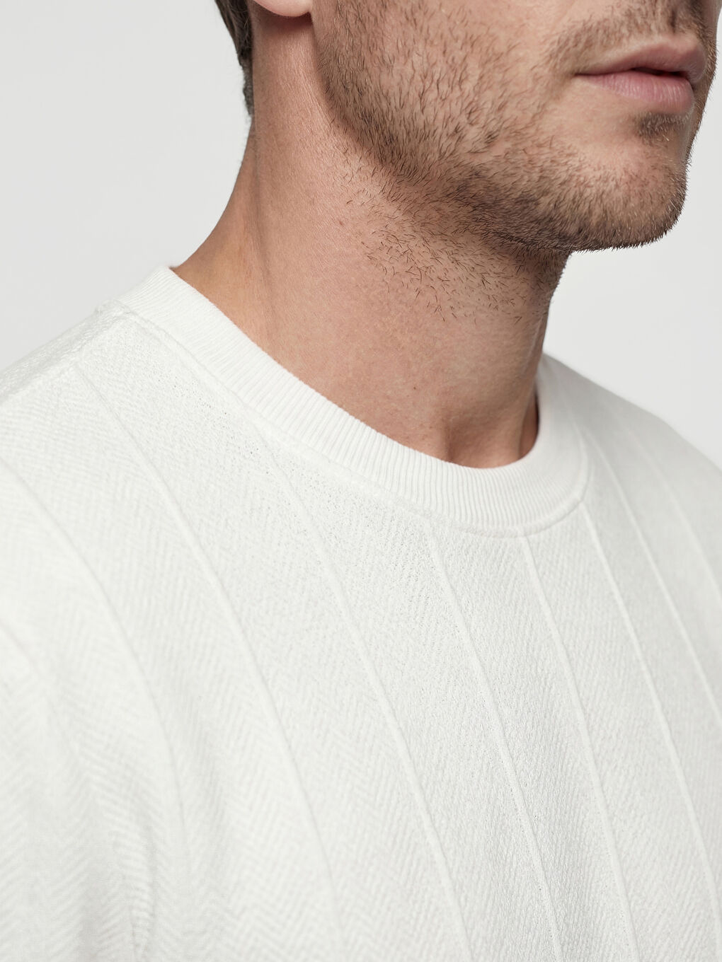 Beyaz Bisiklet Yaka Erkek Sweatshirt-2