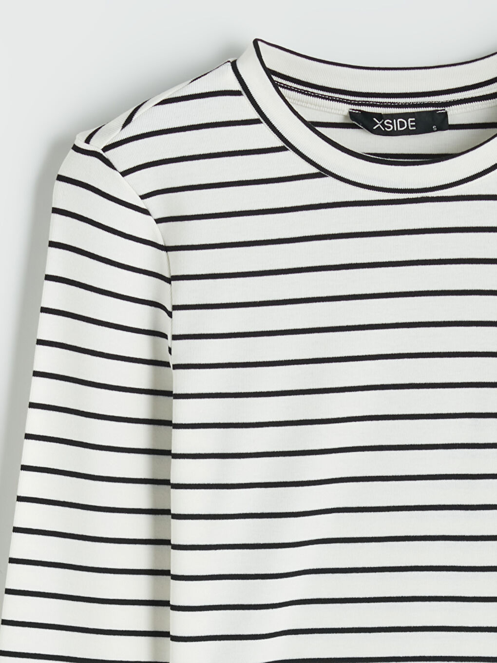 Siyah Bisiklet Yaka Çizgili Kadın Body-1