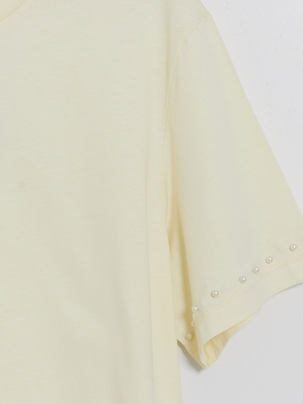 Sarı Bisiklet Yaka Boncuk İşlemeli Kadın Tişört-6