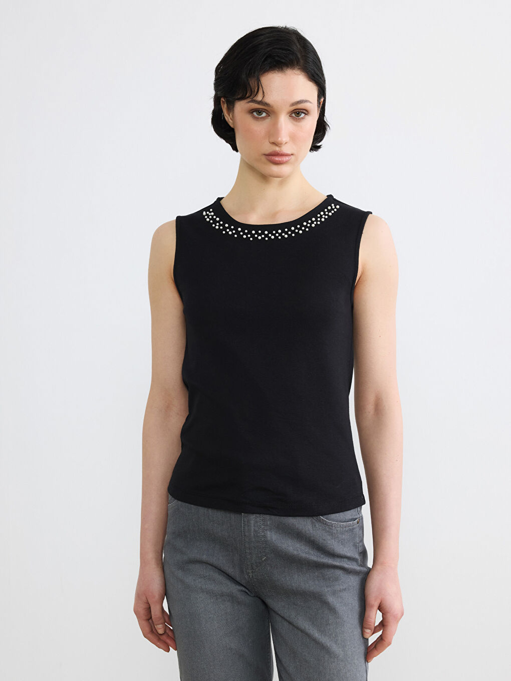 Siyah Bisiklet Yaka Boncuk İşlemeli Kadın Atlet