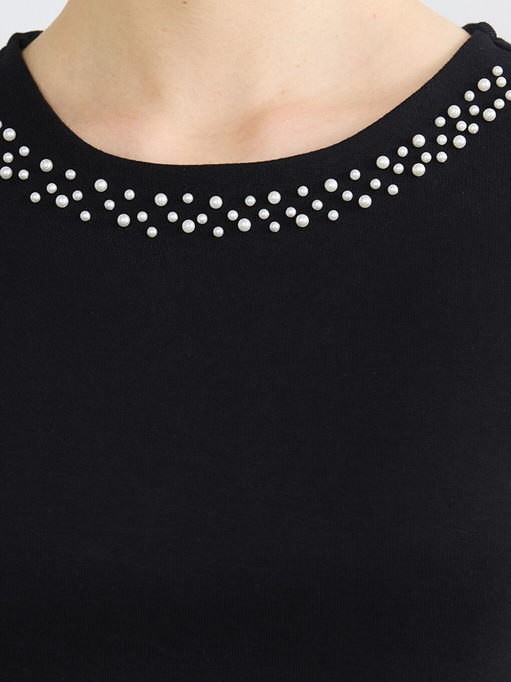 Siyah Bisiklet Yaka Boncuk İşlemeli Kadın Atlet-3