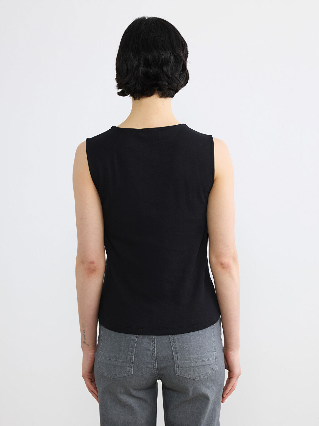 Siyah Bisiklet Yaka Boncuk İşlemeli Kadın Atlet-4