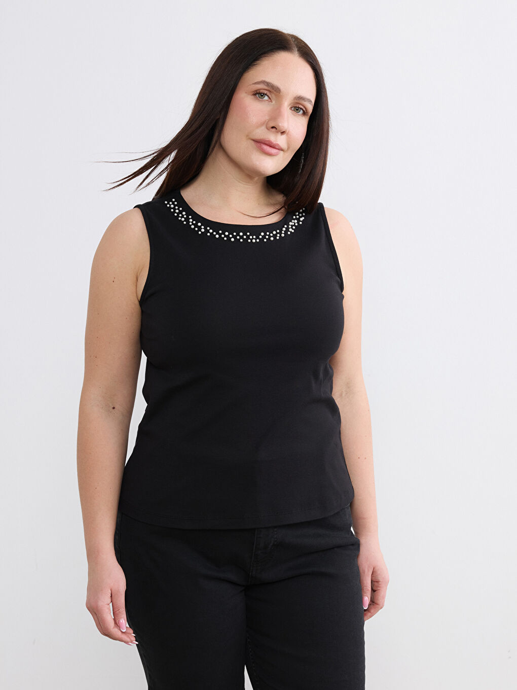 Siyah Bisiklet Yaka Boncuk İşlemeli Kadın Atlet-1