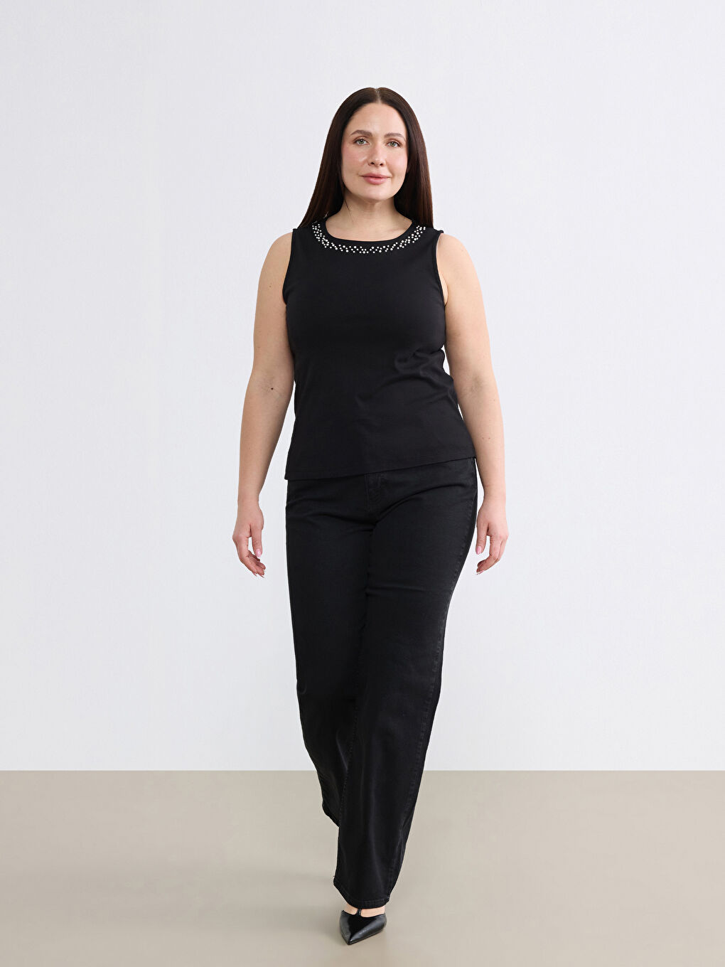 Siyah Bisiklet Yaka Boncuk İşlemeli Kadın Atlet-5