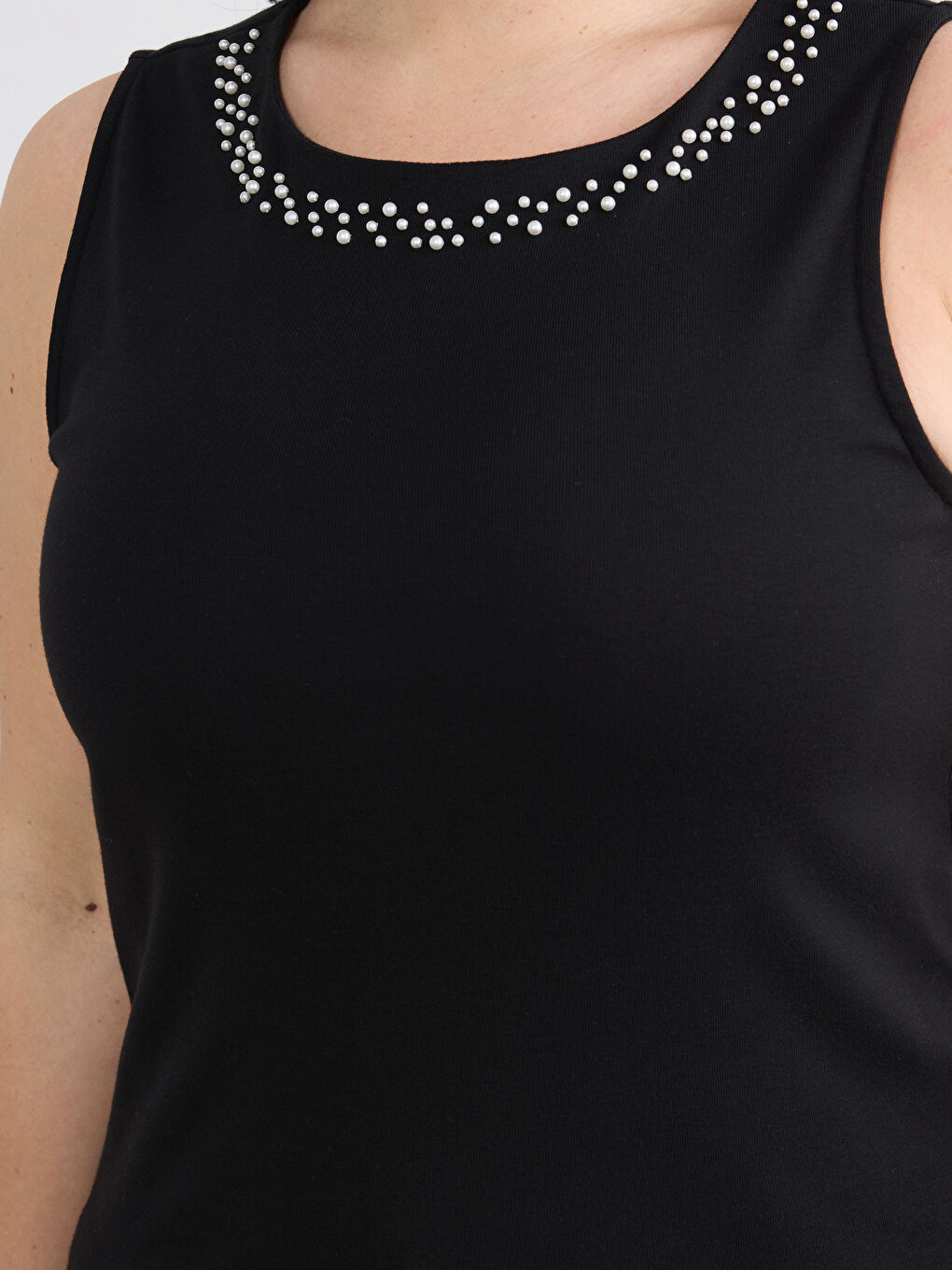 Siyah Bisiklet Yaka Boncuk İşlemeli Kadın Atlet-6