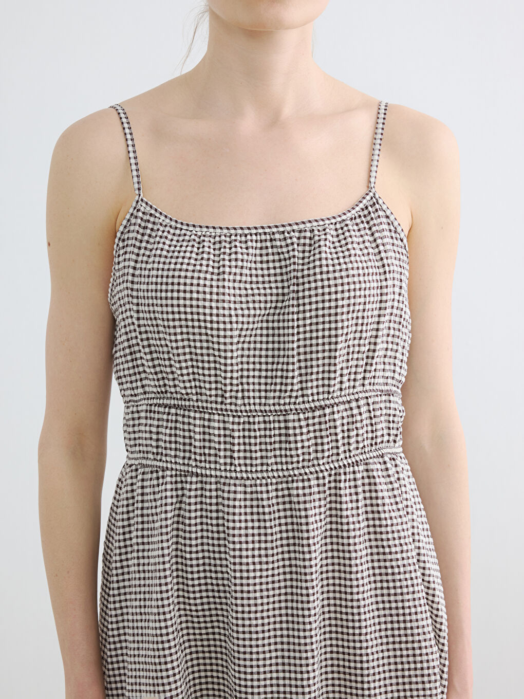 Robe à carreaux à bretelles à col carré-2