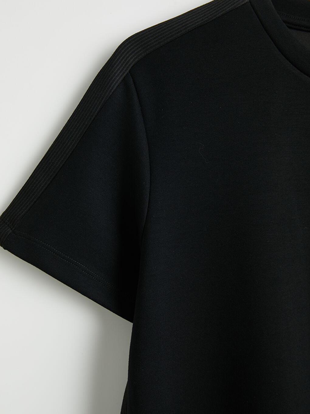 Siyah Bisiklet Yaka Soft Touch Kadın Tişört-4