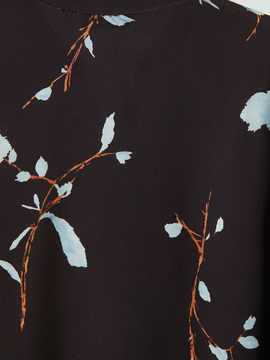 Kahverengi Kaçık Yaka Desenli Bluz-3