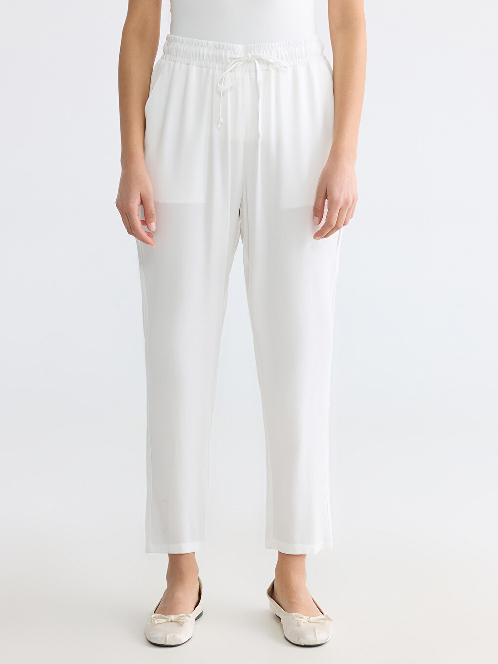 Žena Bijela Pantalone-1