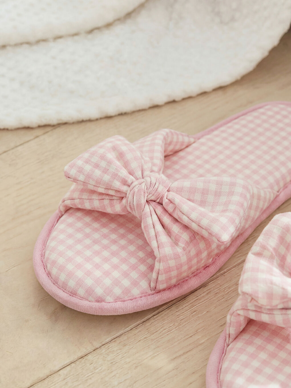 Karışık Fiyonk Görünümlü Kadın Ev Terliği-1