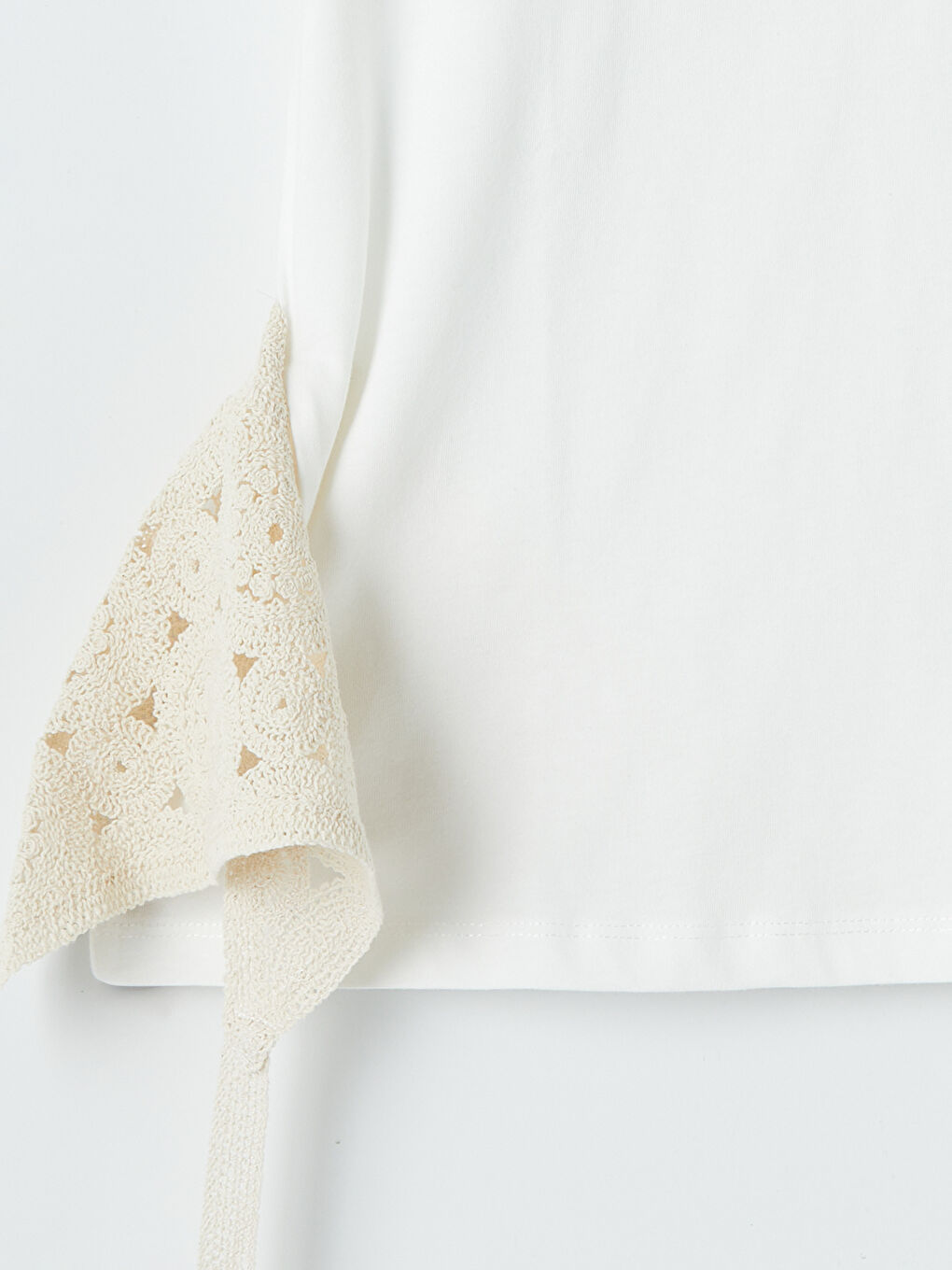 Beyaz Şal Bağlamalı Kroşe Detaylı Bluz-3