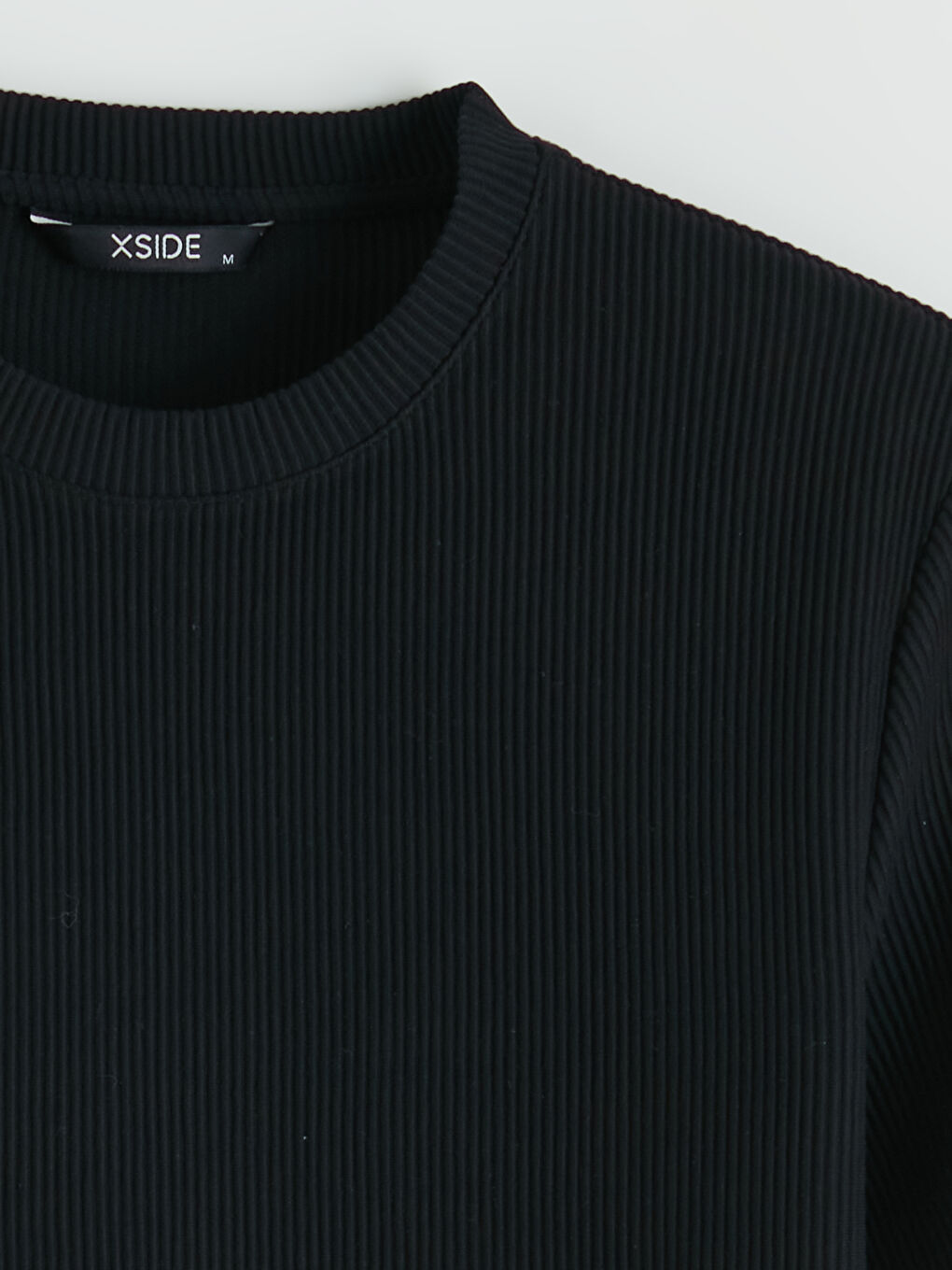 Siyah Bisiklet Yaka Fitilli Erkek Tişört-1