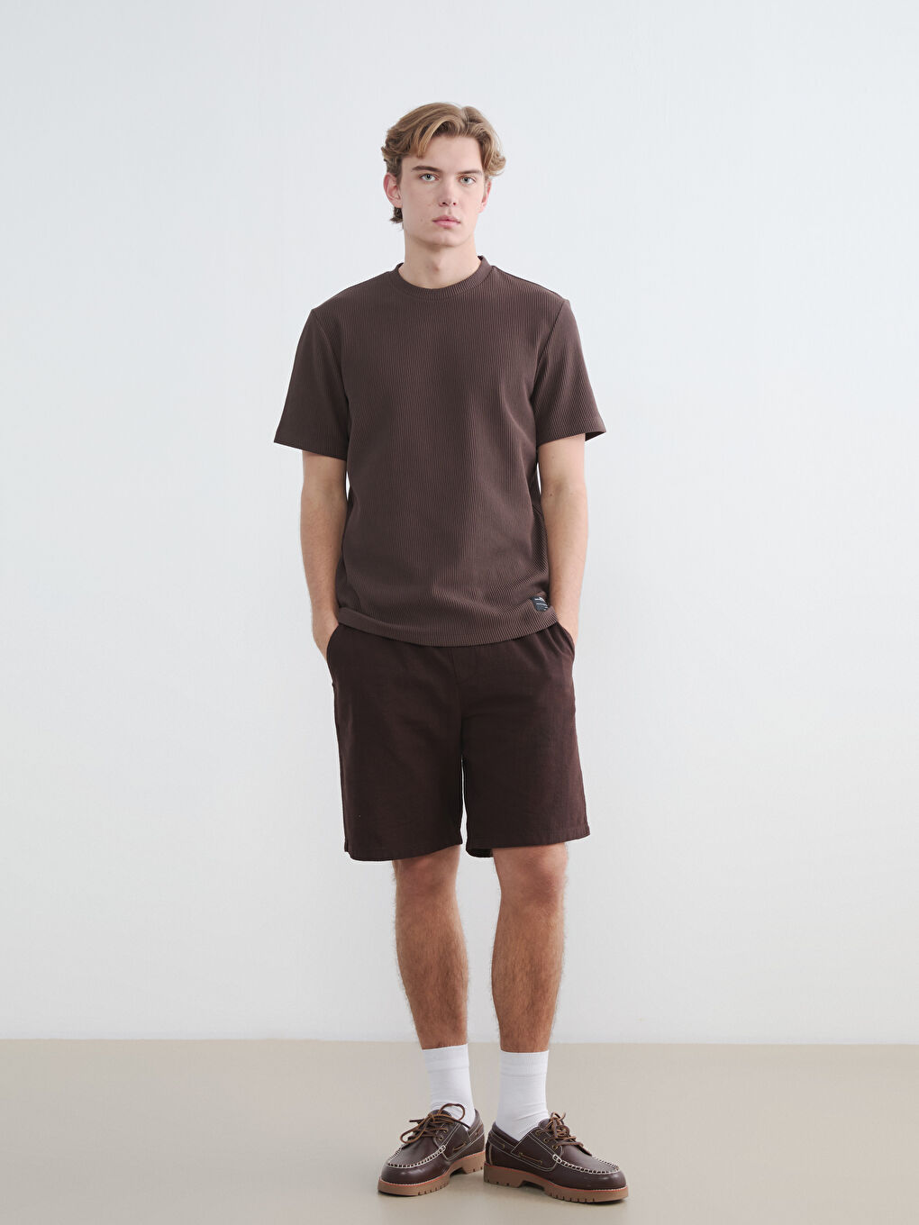 Kahverengi Bisiklet Yaka Fitilli Erkek Tişört-1