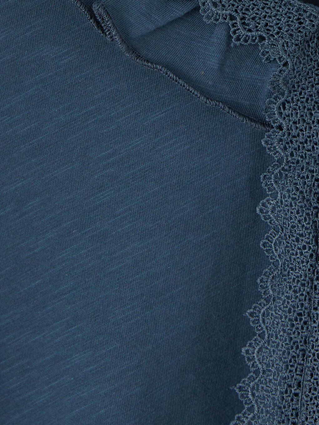 Lacivert V Yaka Dantel Detaylı Fırfırlı Bluz-2