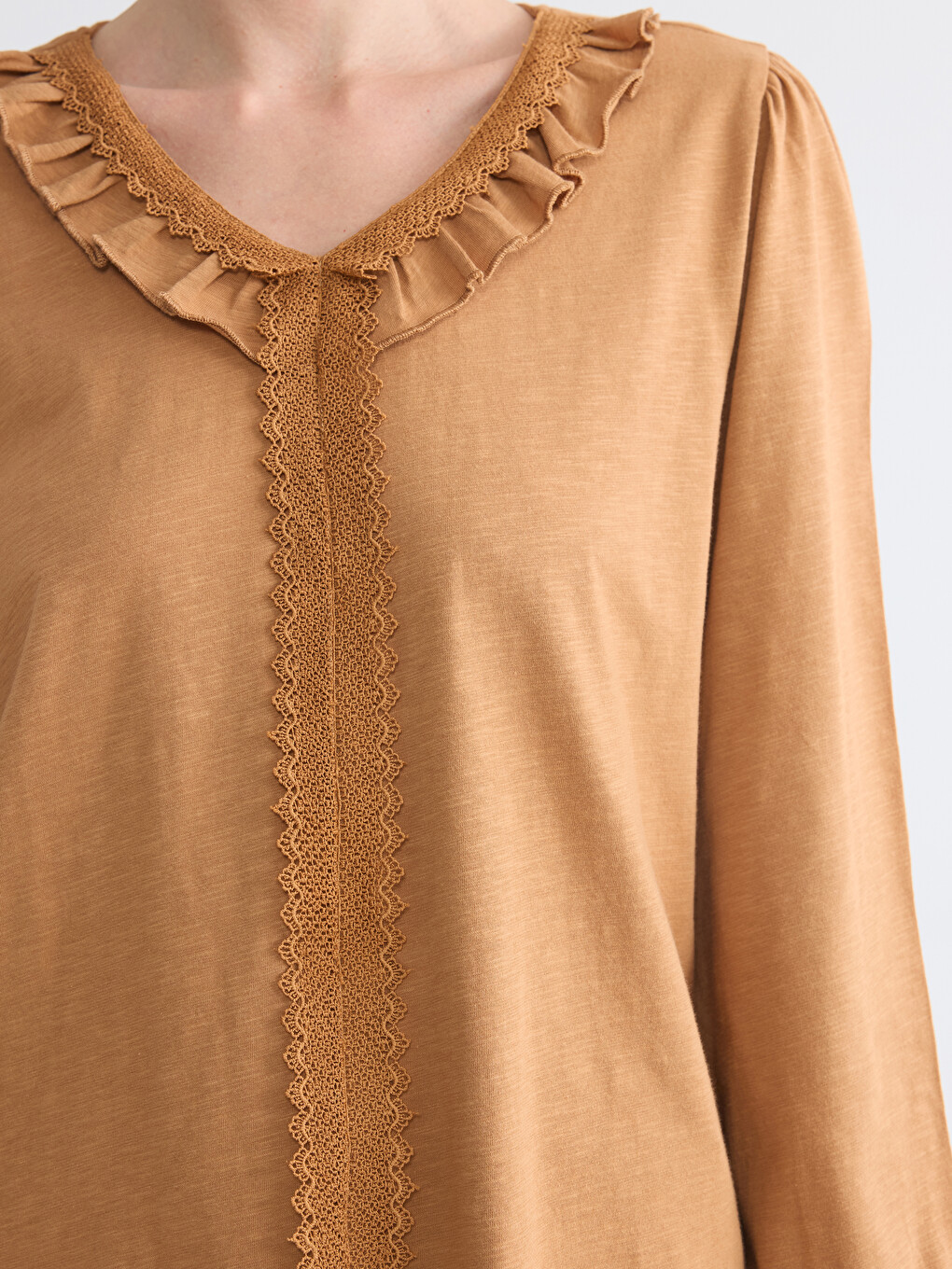 V Neck Lace Detailed Frilled Blouse-2