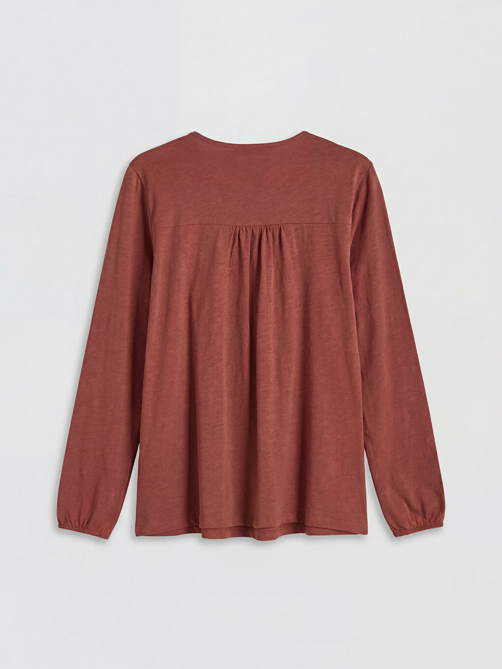 Kırmızı Bağlamalı Yaka Nakışlı Bluz-1